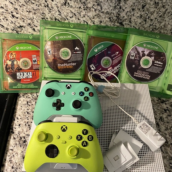 Xbox One S - Picture 4 of 4